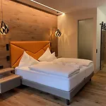 Post 4*