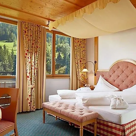 Hotel Post 4*